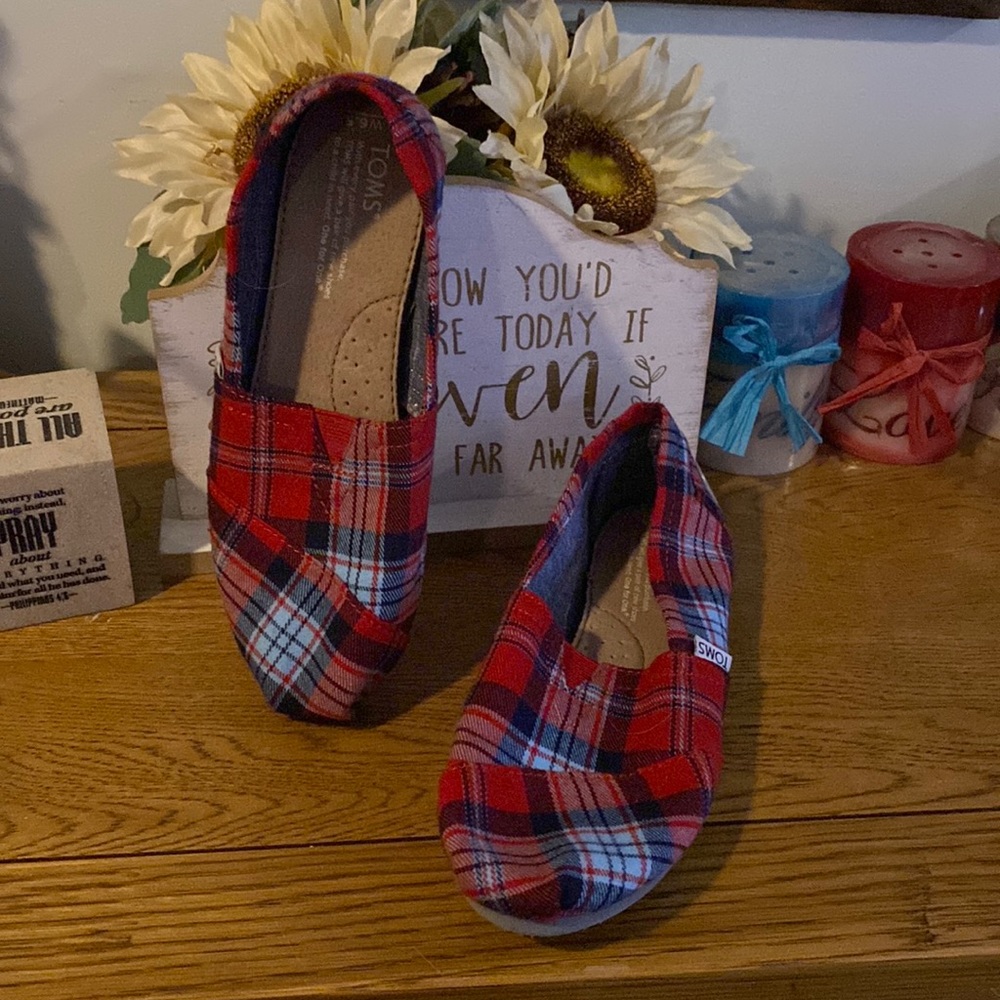Plaid Toms 6.5 wide width flats lightweight comfy